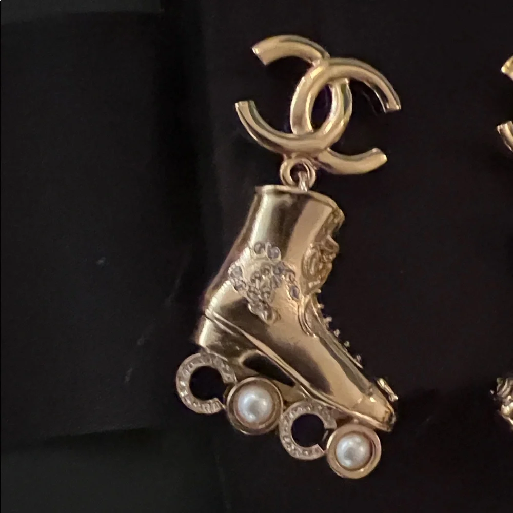 CHANEL Gold Roller Blade Boot Pearl Spells out COCO, interlocking CC Earrings - Picture 6 of 7